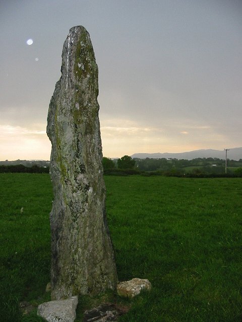 Plas Cadnant (Standing Stone / Menhir) by stubob