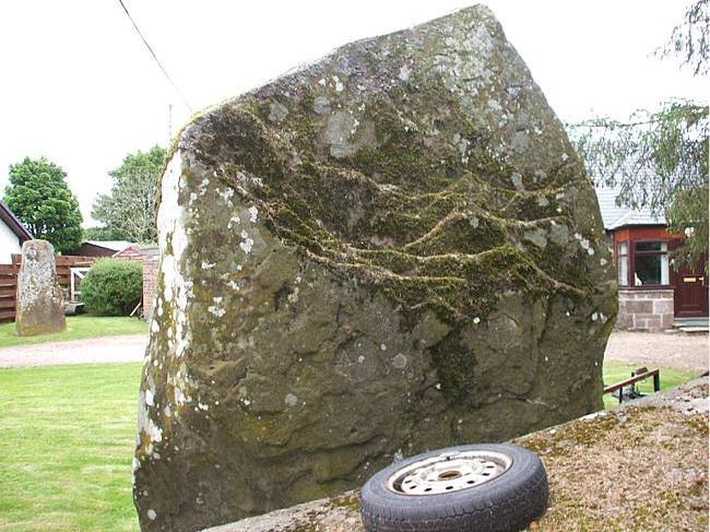 Pitscandlie (Standing Stones) by hamish
