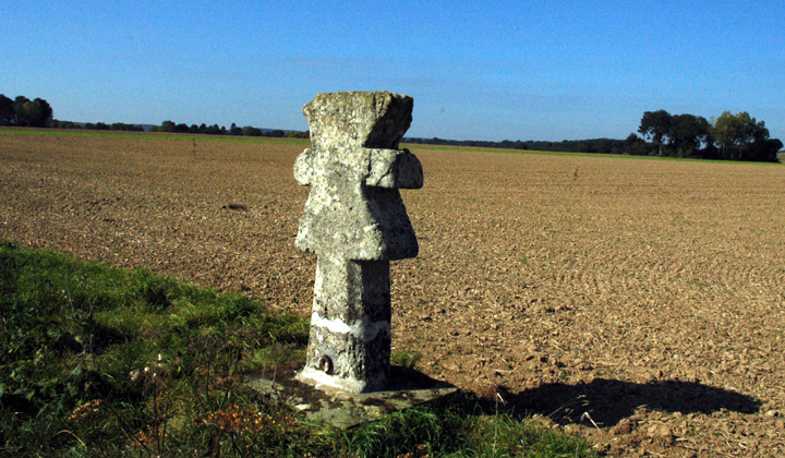 La Croisette (Standing Stone / Menhir) by Jane