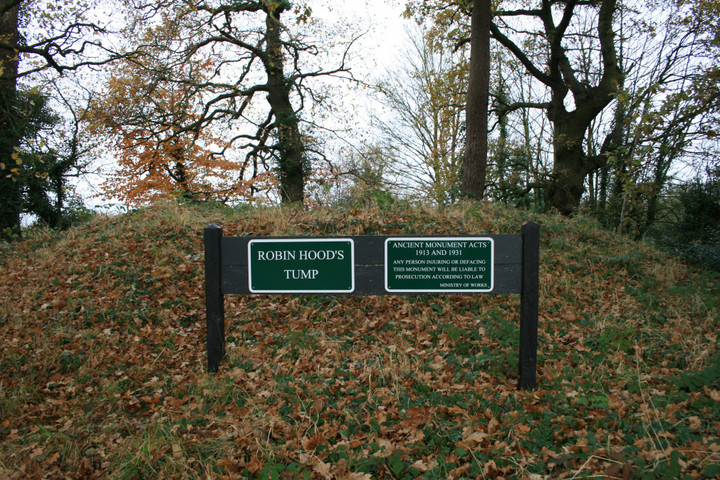 Robin Hood's Tump (Round Barrow(s)) by postman