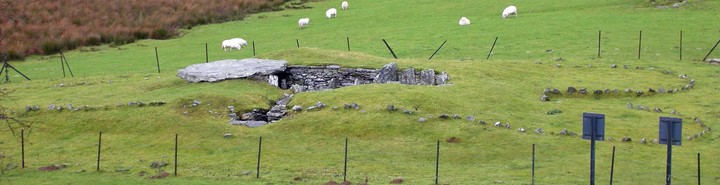 Capel Garmon (Chambered Cairn) by caealun