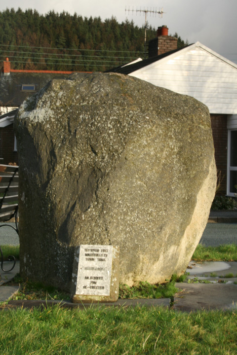 Maen Llwyd (Machynlleth) (Standing Stone / Menhir) by postman