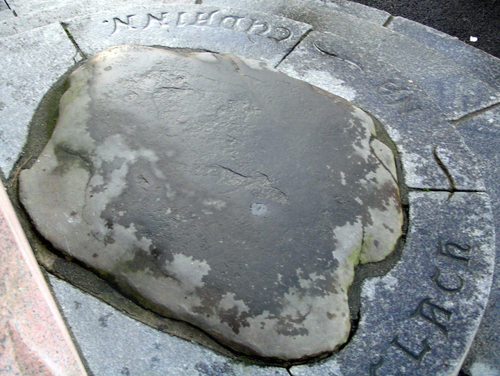 Clach-na-Cudainn (Rocking Stone) by wideford