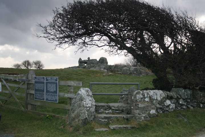 Trefignath (Chambered Cairn) by postman
