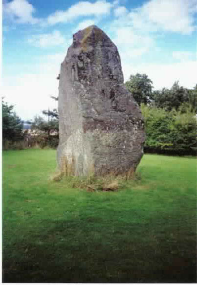 Macbeth's Stone (Standing Stone / Menhir) by hamish