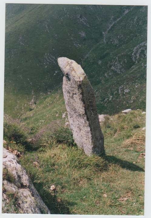 Menhir del Passo di Mezzaluna (Standing Stone / Menhir) by Ligurian Tommy Leggy