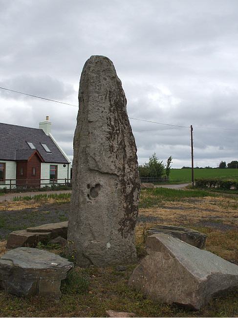 Stone of Morphie (Standing Stone / Menhir) by hamish