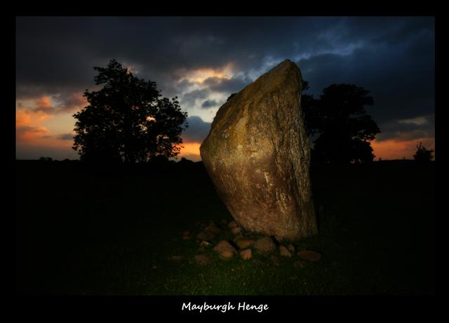 Mayburgh Henge (Circle henge) by rockartwolf