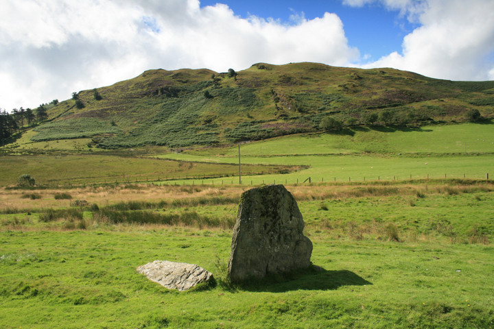Cwm-y-Saeson (Standing Stone / Menhir) by postman