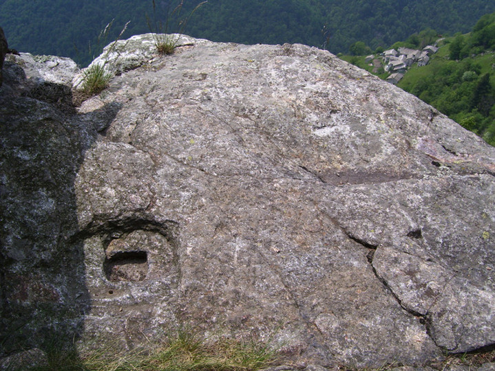 Chiusella Valley Rock Art - Sentiero delle Anime (Engraved stone) by wido_piemonte