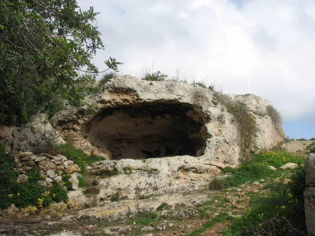 Ghar Il-Midfna (Cave / Rock Shelter) by sals