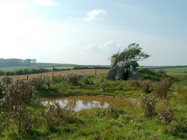 The Hellstone (Dolmen / Quoit / Cromlech) by phil