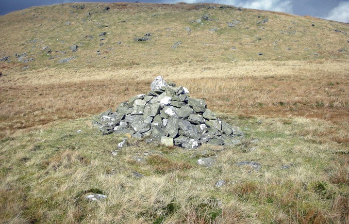 Banc Blaenegnant (Round Cairn) by caealun