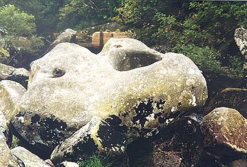 Tolmen Stone (Holed Stone) by scarletibis