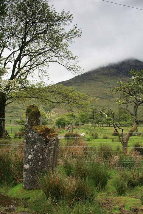 Lochbuie Outlier 2 (Standing Stone / Menhir) by postman