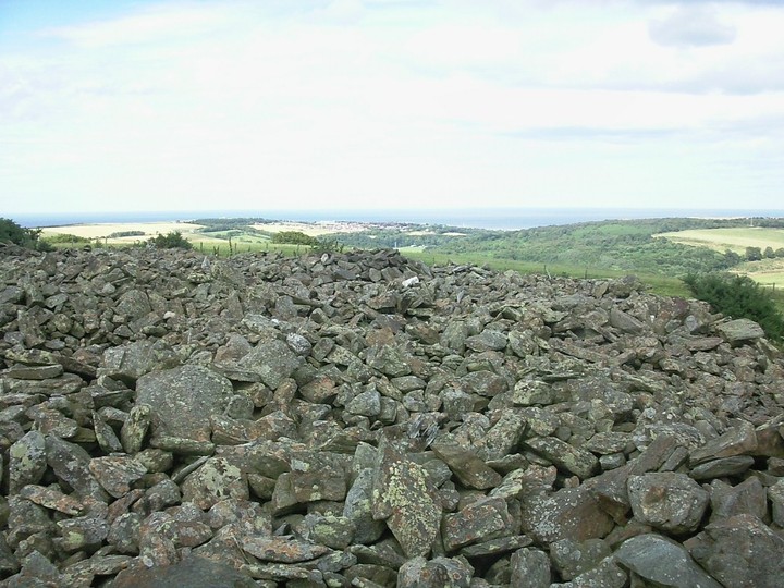 Stirling Cairn (Long Cairn) by drewbhoy