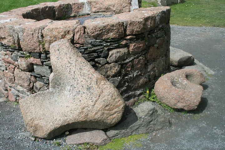 Clach Brath (Bullaun Stone) by postman