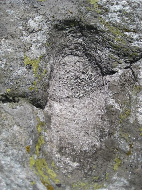 Roca Cruela (Engraved stone) by Ligurian Tommy Leggy