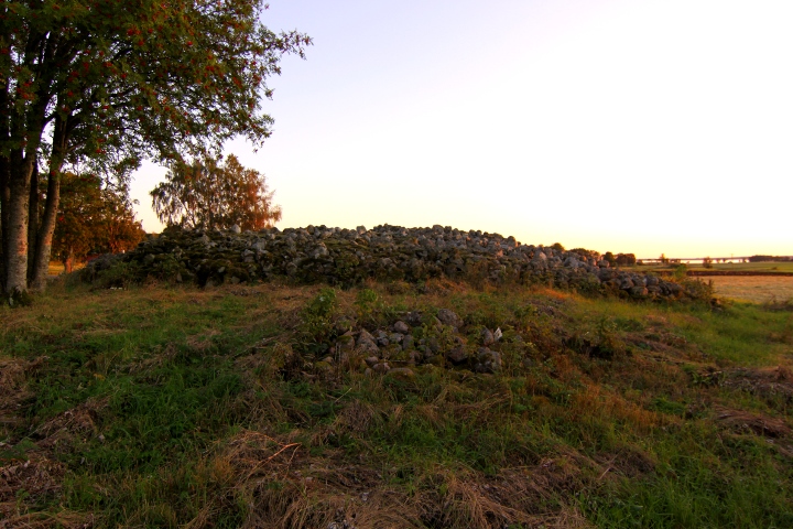 Lilla Lycke (Round Cairn) by L-M K