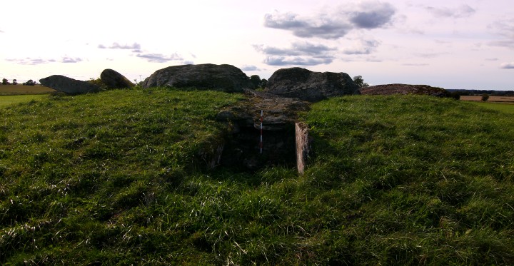 Logårds kulle (Passage Grave) by L-M K