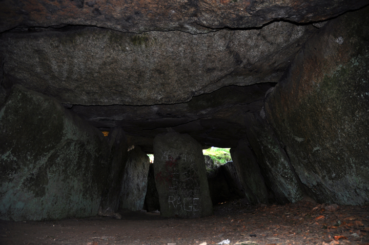 Ty Ar Boudiged (Chambered Tomb) by Moth