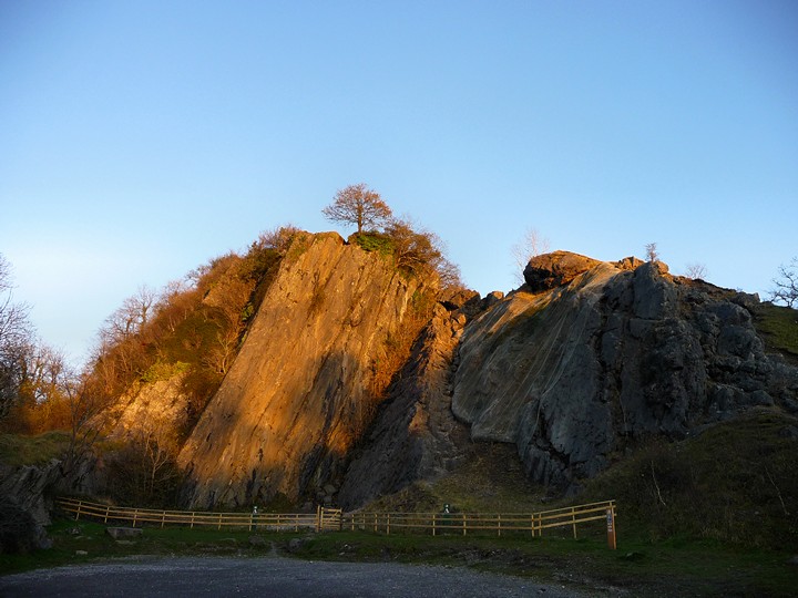 Craig-y-Ddinas (Pontneddfechan) (Promontory Fort) by thesweetcheat