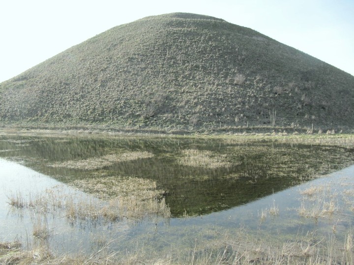 Silbury Hill (Artificial Mound) by tjj