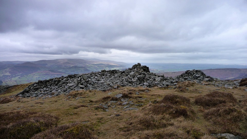 Pen Gloch-y-pibwr (Cairn(s)) by thesweetcheat