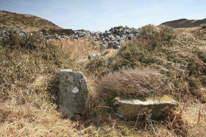 Cairn with kerb (Kerbed Cairn) by postman