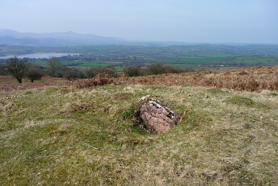 Mynydd Troed (Chambered Cairn) by thesweetcheat