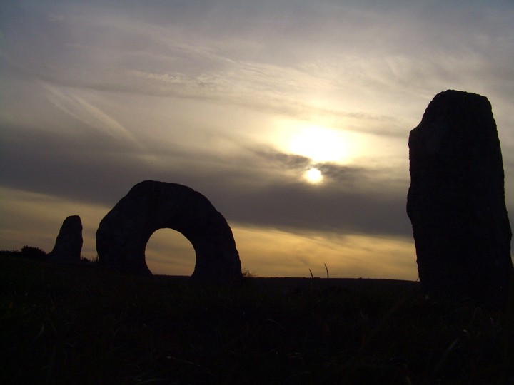 Men-An-Tol (Holed Stone) by faerygirl