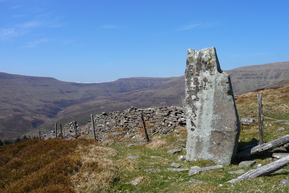 Maen Llwyd (Twyn Du) (Standing Stone / Menhir) by thesweetcheat