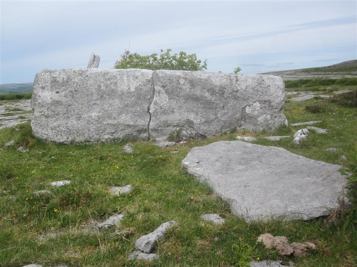 Gleninsheen (Wedge Tomb) by bogman