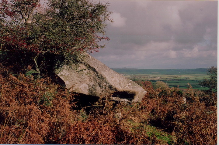 Tan-y-Muriau (Chambered Cairn) by GLADMAN