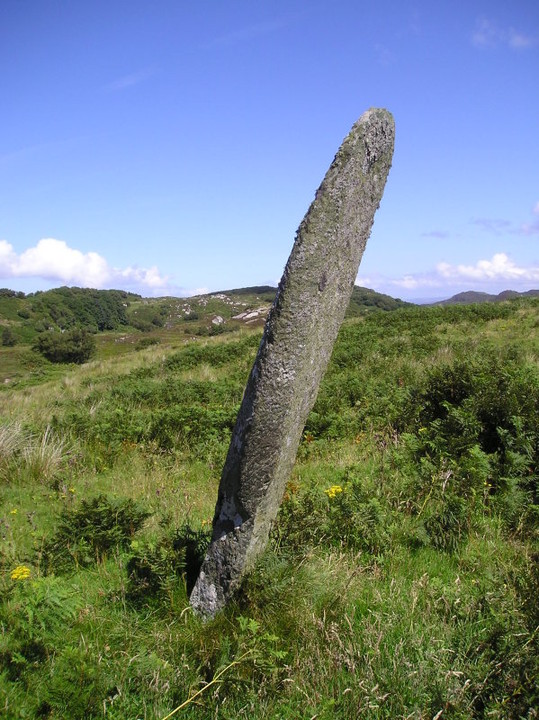 Upper Fernoch (Tayvallich) (Standing Stone / Menhir) by tiompan