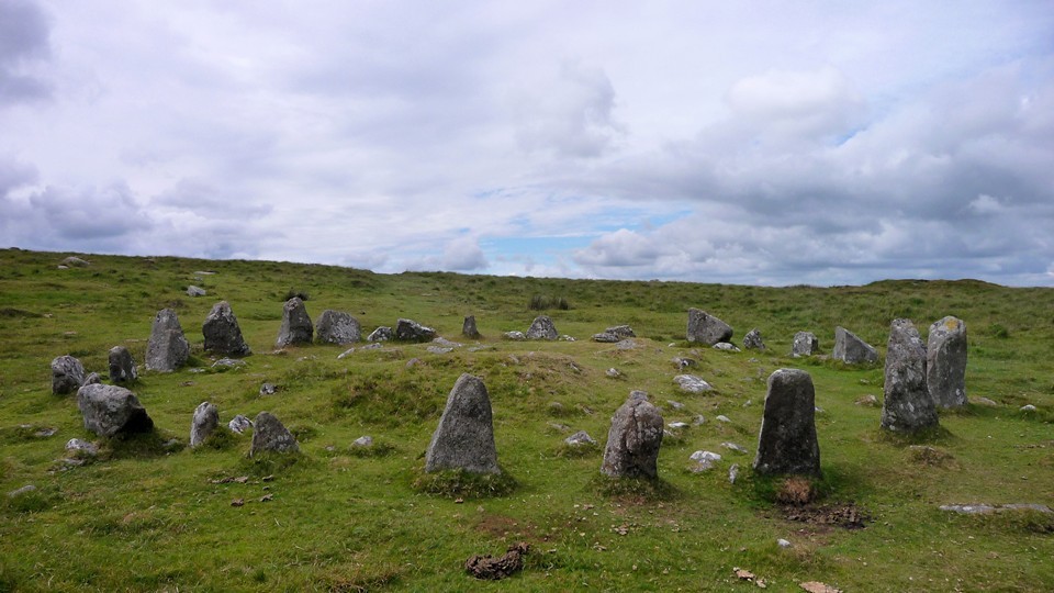 Down Tor (Stone Row / Alignment) by thesweetcheat