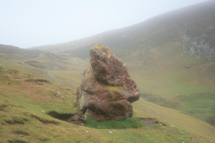 Maen Melyn (Standing Stone / Menhir) by postman