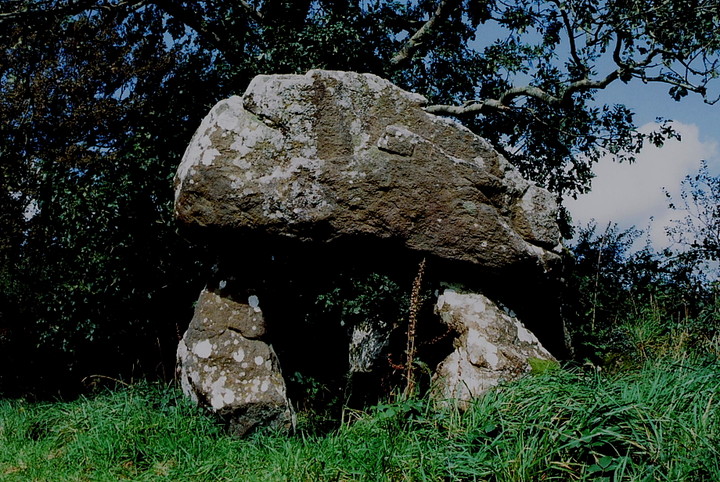The Hanging Stone (Dolmen / Quoit / Cromlech) by GLADMAN