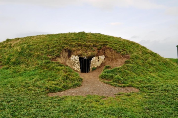 The Mound of Hostages (Passage Grave) by McGlen