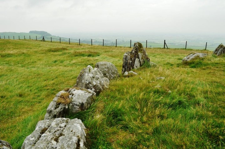 Cairn U (Passage Grave) by McGlen
