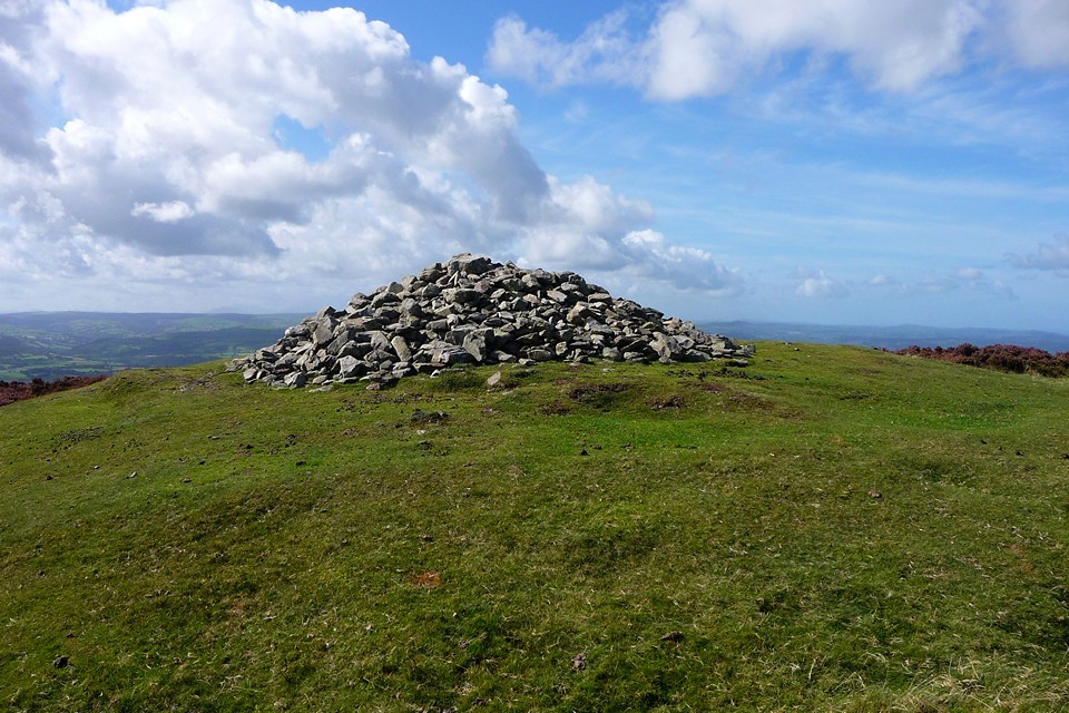 Foel Fenlli cairn (Cairn(s)) by thesweetcheat
