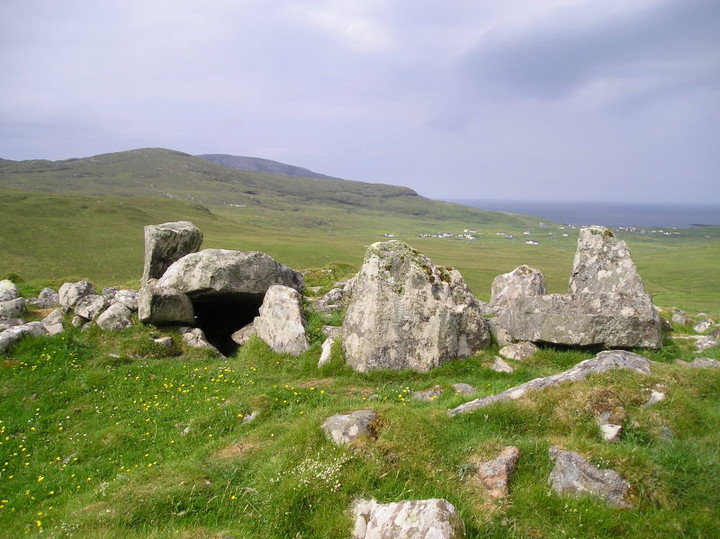 Balnacraig (Chambered Cairn) by tiompan