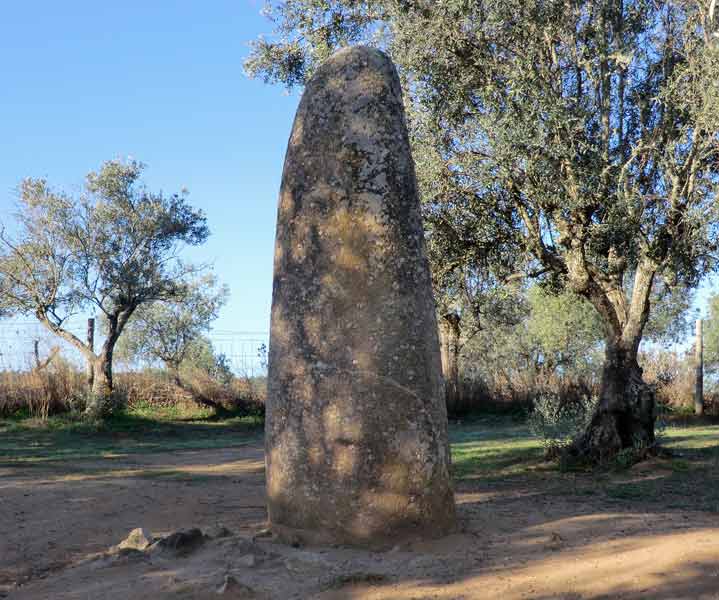 Menir dos Almendres (Standing Stone / Menhir) by baza