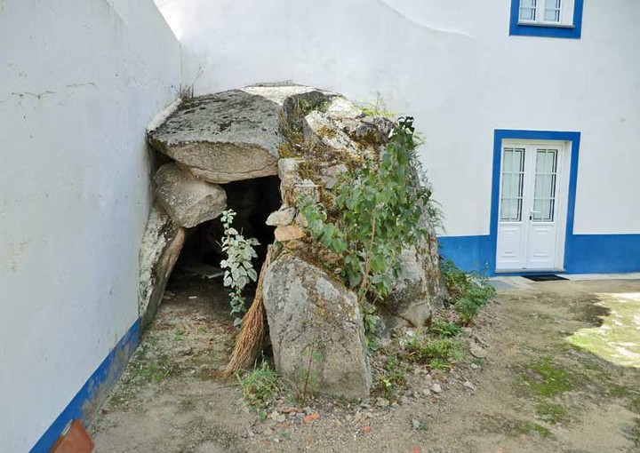 Anta do Estanque (Dolmen / Quoit / Cromlech) by baza