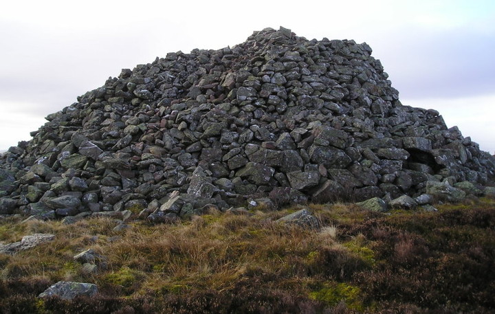 St Arnold's Seat (Cairn(s)) by tiompan
