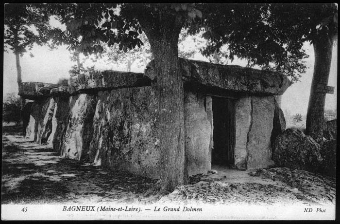 Le Grand Dolmen de Bagneux (Burial Chamber) by fitzcoraldo