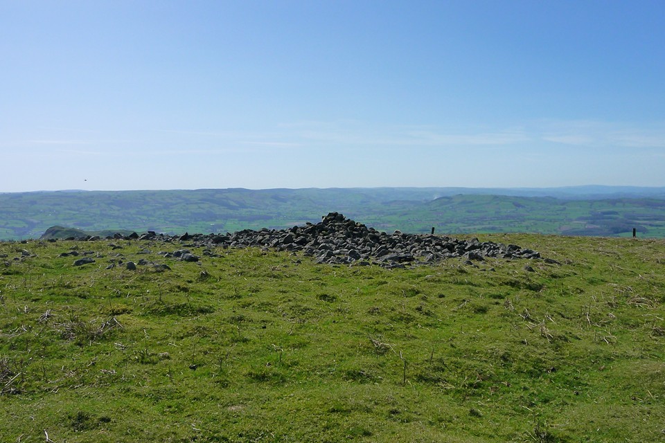 Corndon Hill (Barrow / Cairn Cemetery) by thesweetcheat
