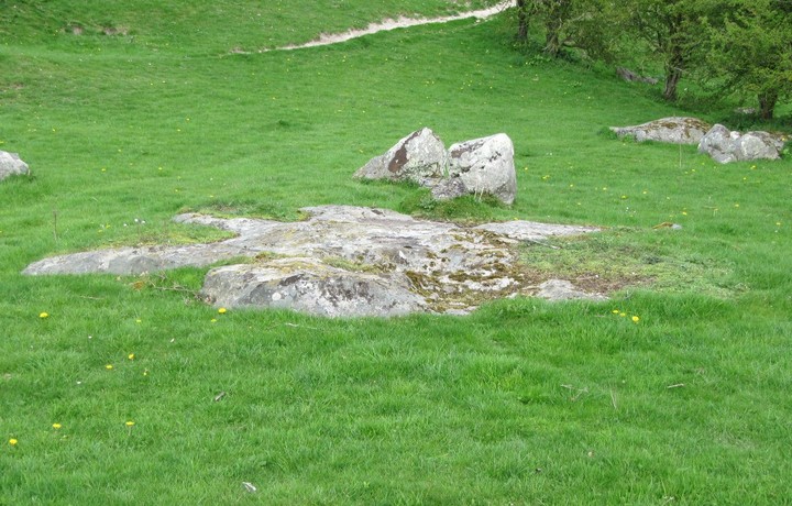 Lockeridge Dene (Natural Rock Feature) by tjj