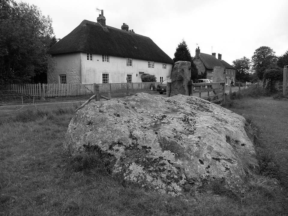 Avebury (Circle henge) by thesweetcheat