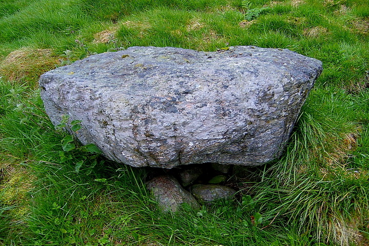 Balnagrotchen (Chambered Cairn) by GLADMAN